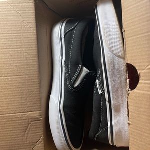 Black and white low top vans